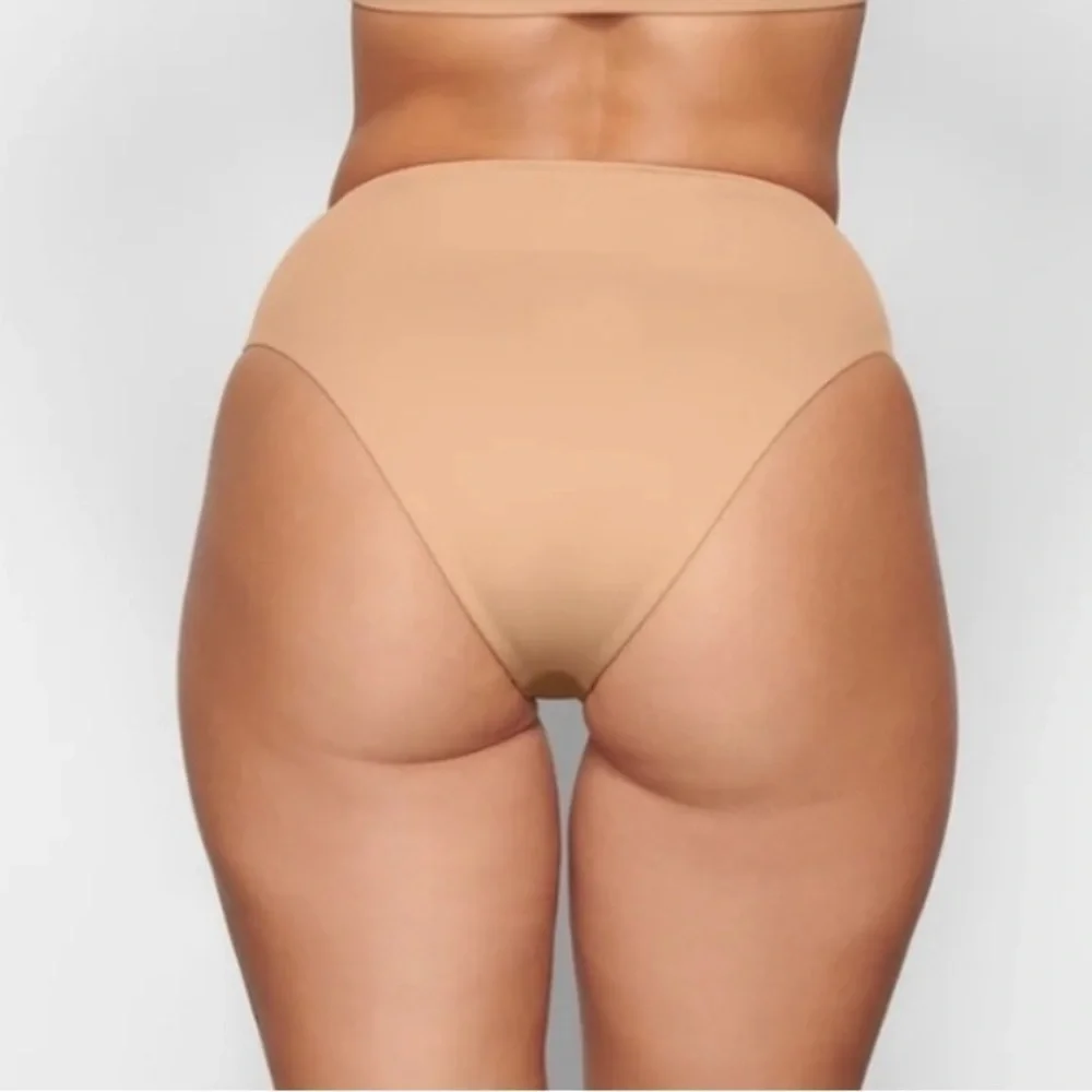 SKIMS SWIM (B10) MID WAIST BOTTOMS/ NWT/ OCHRE